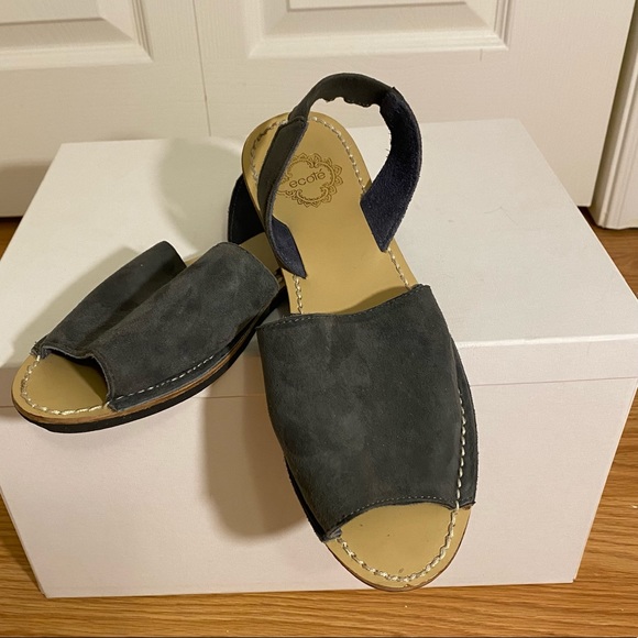 Ecote Urban Outfitters Sling Back Sandals - Picture 2 of 7